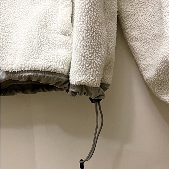 The Northface • Women’s Jacket •Med - Picture 14 of 15